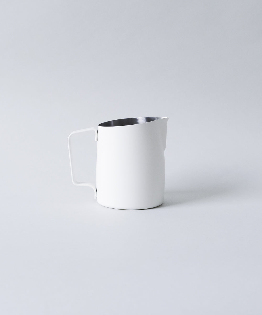 17oz Latte Art Pitcher with Round Tip and Dual Volume Indicator in