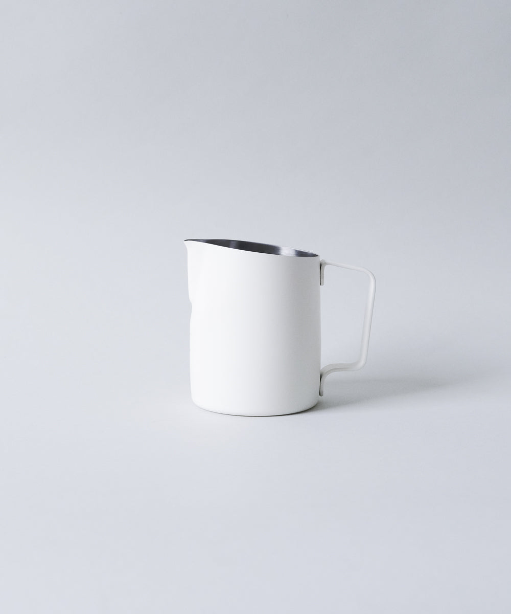17oz Latte Art Pitcher with Round Tip and Dual Volume Indicator in