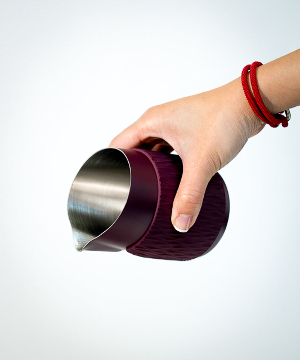 15OZ SLOW POUR SUPPLY® X WPM Monochrome Handleless Latte Art