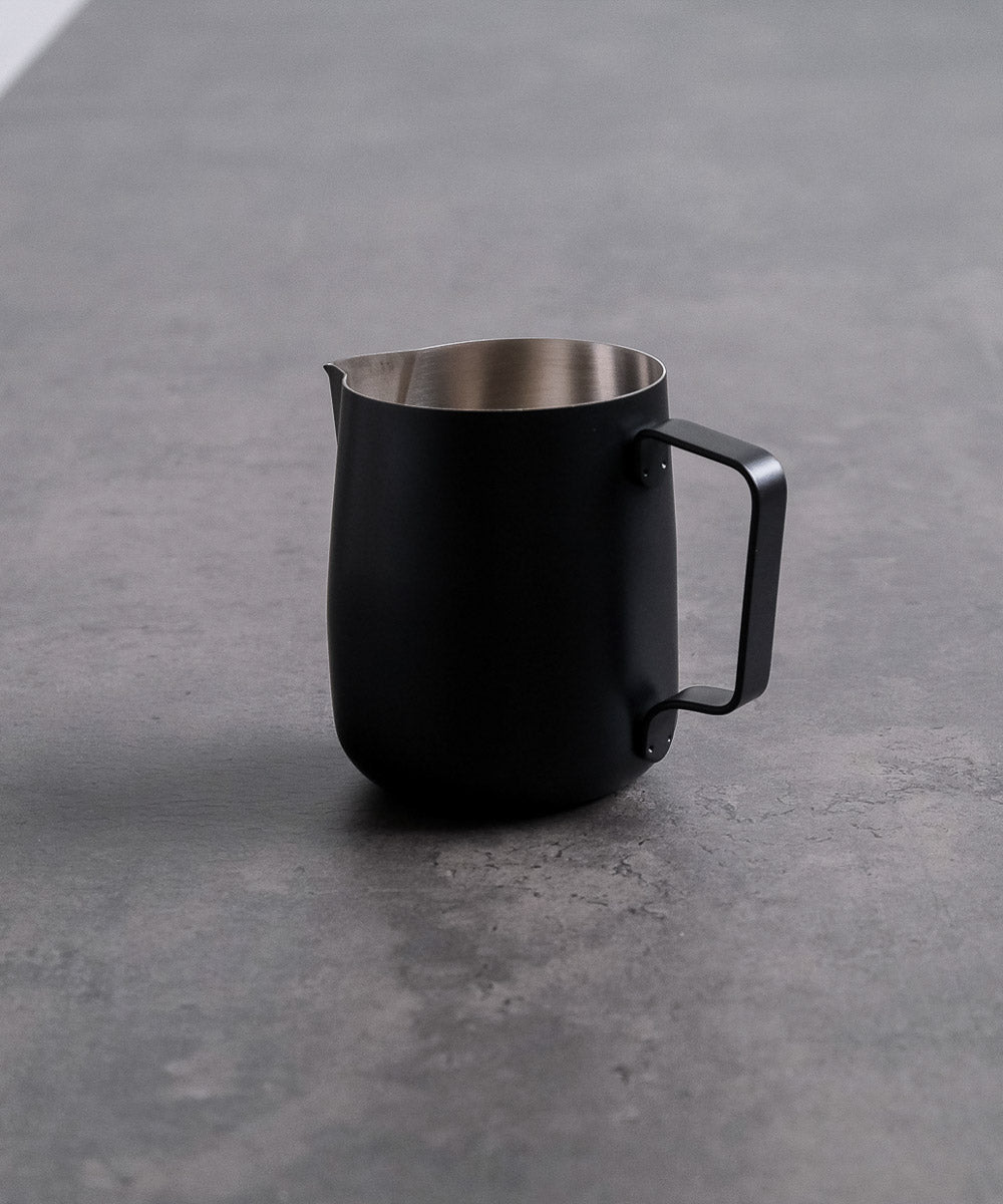 Pitcher. Pour 600cc / 20oz WPM Free Pour Latte Art Competition Pitcher in Matte Whit ...