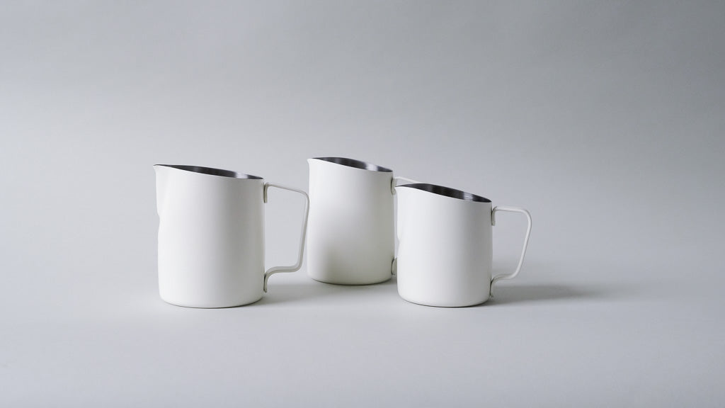 17oz Latte Art Pitcher with Round Tip and Dual Volume Indicator in